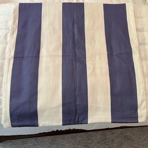 Laura Parks 26 X 26 euro pillow.  Zipper closer. NWOT Navy and white